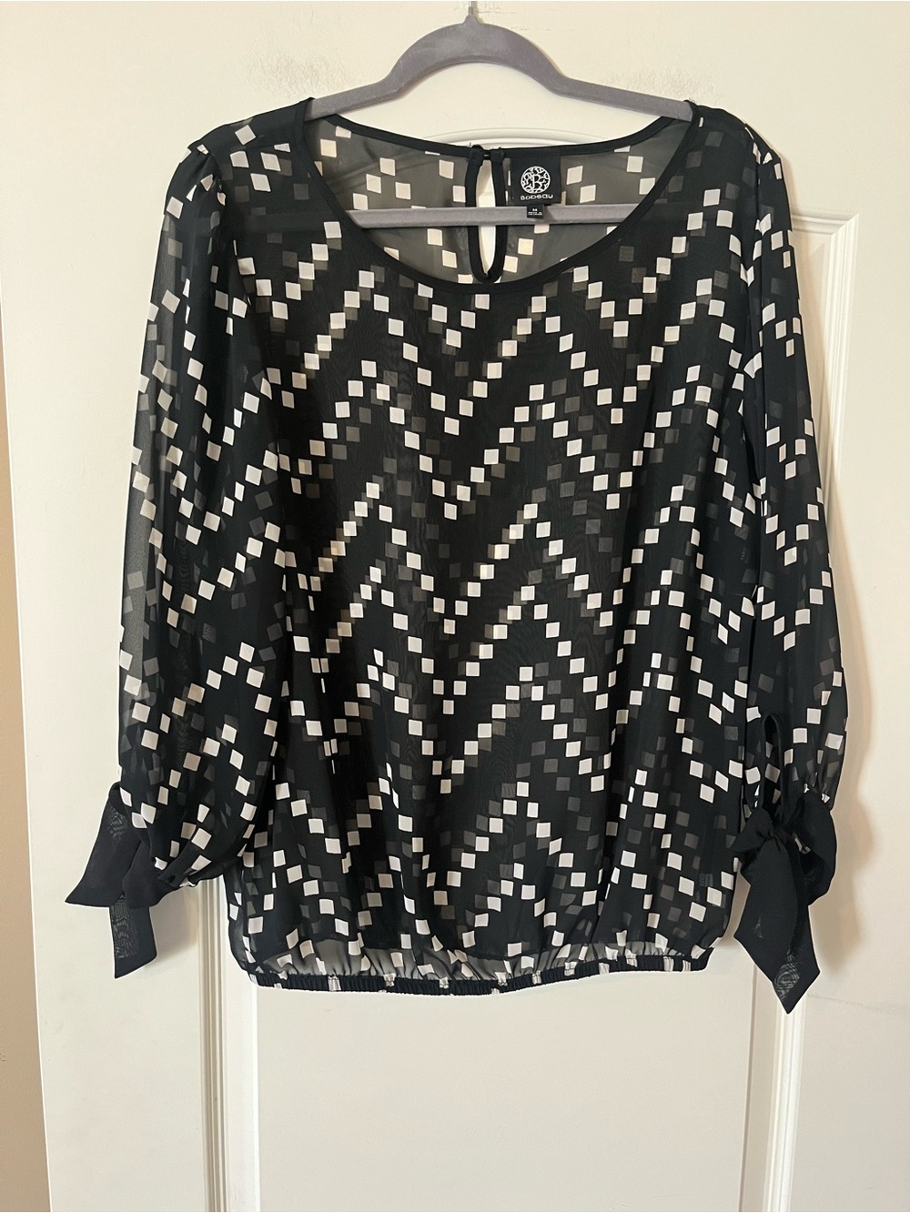 Bobeau Women’s Black & White Chevron Style Sheer Blouse with Sleeve Tie Size M
